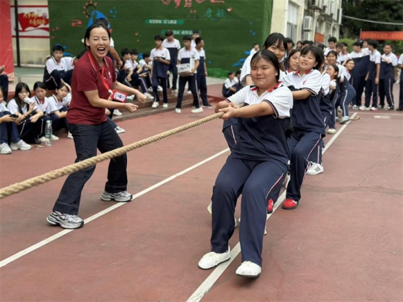 南寧教學點開展2025級新生拔河比賽